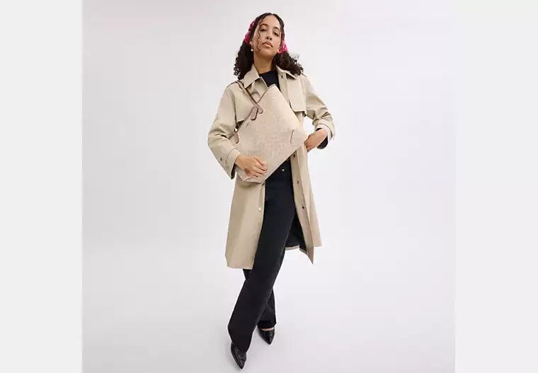 City Tote Bag In Signature Canvas